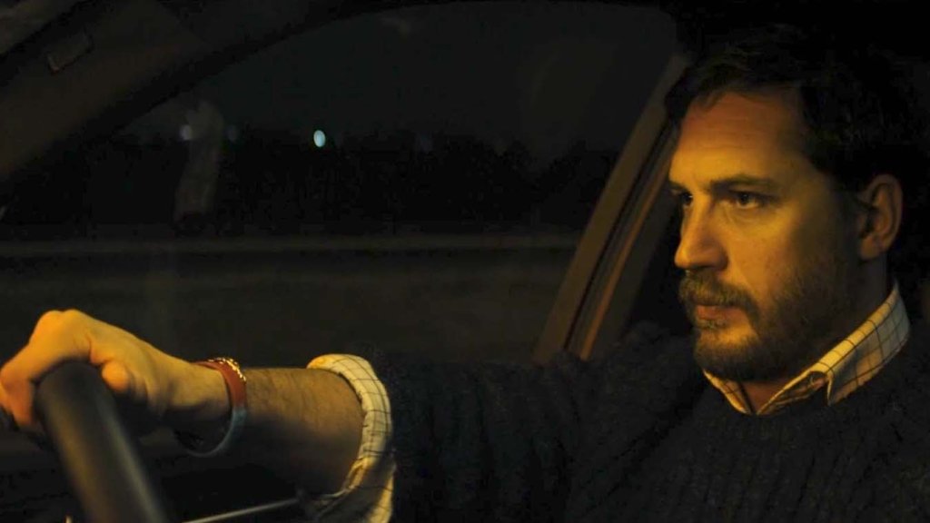 Locke 
Независимата британска драма Locke от 2013 година може да служи като абсолютно доказателство, че Том Харди е един от най-добрите британски актьори за своето време. Той играе спокойния уравновесен Айвън Лок, който получава телефонно обаждане ед