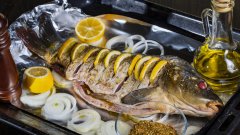 "И от боклука да я вземе, на Никулден човек трябва да си почопли зъбите с рибя кост"