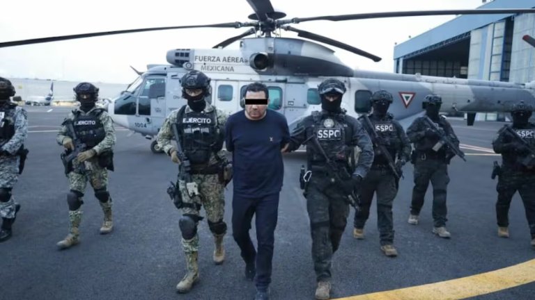 Рамон Анхел Алварес Аяла "R1" е един от най-опасните хора на картела "Халиско - Ново поколение"