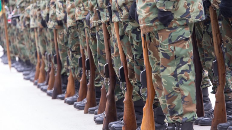 При нападението с камион бомба тогава загинаха майор Георги Качорин, старши лейтенант Николай Саръев и офицерски кандидати Иван Инджов, Антон Петров и Свилен Киров