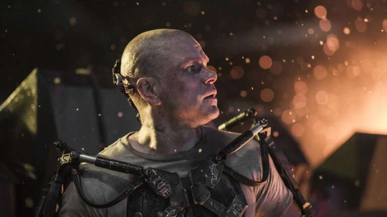 The Martian (Марсианецът) 
Премиера за България: 2 октомври 
След „Изход: Богове и царе” Ридли Скот се насочва към екранизирането на бестселъра „Марсианецът” на Анди Уеър. Тук Мат Деймън е в ролята на астронавт, който се бори напълно сам за оцеляване на Марс, след провалила се мисия на Червената планета. Ако не друго, поне визията изглежда гарантирано помитаща.