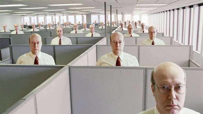 Модерното робство на скучната, но сигурна работа