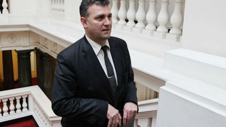 ГЕРБ-ерът Валентин Николов вече един път беше освободен от борда на АЕЦ "Козлодуй" - по време на служебното правителство