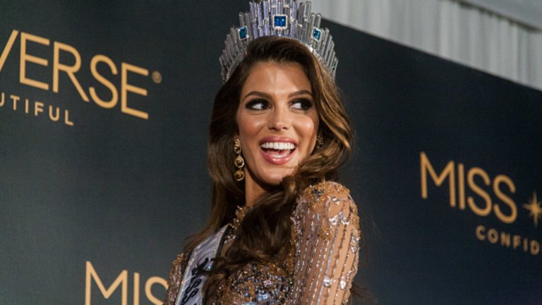 Кукерски чанове и български чар на Мис Вселена (галерия)