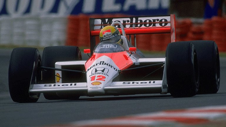 McLaren MP4/4 от 1988 година
МР4/4 е първият автомобил от Формула 1, в който се въвежда стандартната вече позиция на пилота. Колата е изключително ниска, с много добра аеродинамика и с шаси, изградено от фиброкарбон. 1988 е последният сезон, в който турбо моторите са разрешени и с помощта на Honda McLaren печели 15 победи от 16 старта, 10 от които са двойни.