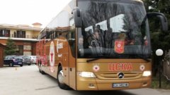 Автобусът на ЦСКА бе потрошен късно снощи в Студентски град