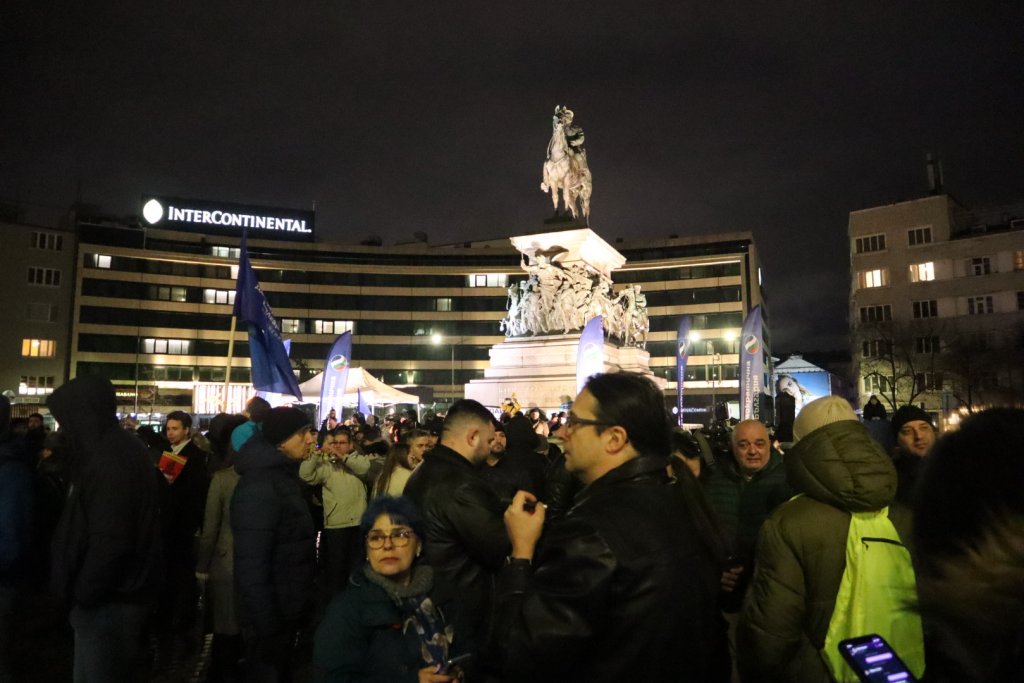 Протест под надслов "Не на хартиената мафия" се провежда пред НС