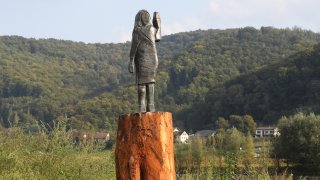 Статуята на Мелания Тръмп в Словения изчезна мистериозно