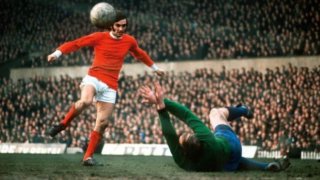 Бести умира на 25 ноември 2005 г. едва на 59 в лондонска клиника след поражения от тежкия алкохолизъм, който го преследва през целия му съзнателен живот. Но по време на кариерата си е гениален футболист.