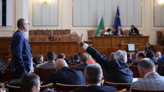Държавата трябва да си върне контрола за 1 седмица
