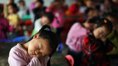 Скоро много от децата в Китай могат да имат брат или сестра, но експертите не очакват бум на населението