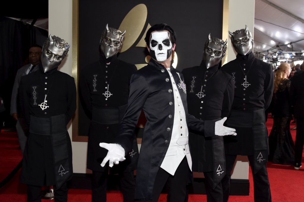 Ghost - Rats
Докато навън ни мъчи една напаст, Ghost тук пеят за друга такава. Но да бъдем по-позитивни от Кардинал Копия за крайния резултат.