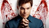 “Декстър” (Dexter)

Докато поредицата от книги на автора Джеф Линдзи с времето става все по-монотонна, сериалът „Декстър“, заедно със своите предистории и продължение - запазва свежестта си благодарение на по-разнообразните сюжетни линии. 

Второстепенните герои са значително по-добре развити, а Майкъл С. Хол изгражда плашещо реалистичен образ на своя герой. 

Телевизионната адаптация също така премахва някои свръхестествени елементи, които сякаш не стоят на място в цялостната история.