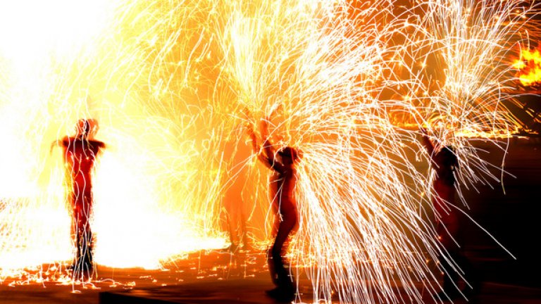 Огънят намери сериозно място в церемонията.