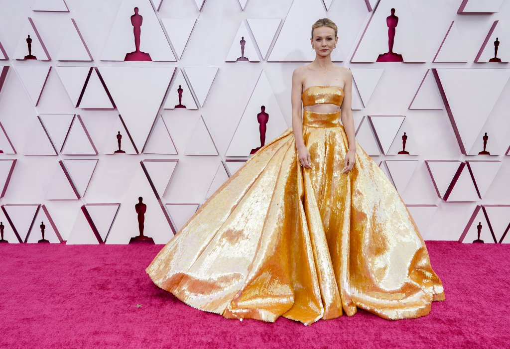 Кери МълиганАктрисата не получи „Оскар“ за „Момиче с потенциал“, но пък за сметка на това беше облечена като истинска златна статуетка. Комбинацията от къса горна част и обемна пола в случая е на Valentino.
