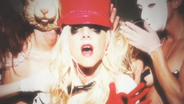 In This Moment - Adrenalize
Плейлист не минава без "кака Мара"! Мария Бринк привлича вниманието най-вече с провокативната си визия, размазан грим и чести препратки към мъжките сексуални фантазии. Това обаче не е за сметка на музиката. И макар In This Moment да продължават да създават добри парчета и до днес, и при тях се спряхме на нещо по-"класическо".