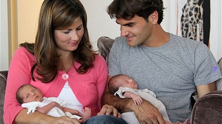 Ноле ще взима съвети от опитния татко Роджър Федерер. Големият швейцарец и съпругата му Мирка се зарадваха на още един комплект близнаци тази година -  Лео и Ленхарт (Лени) се родиха на 6 май 2014 г.