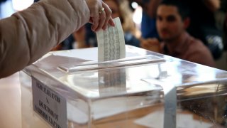 12 коалиции и 15 партии се регистрираха за участие на изборите