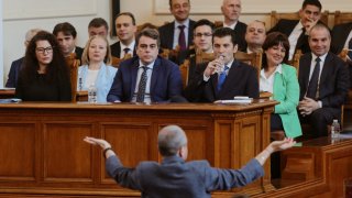 Основните позиции и тези от дебата за вота на недоверие към правителството