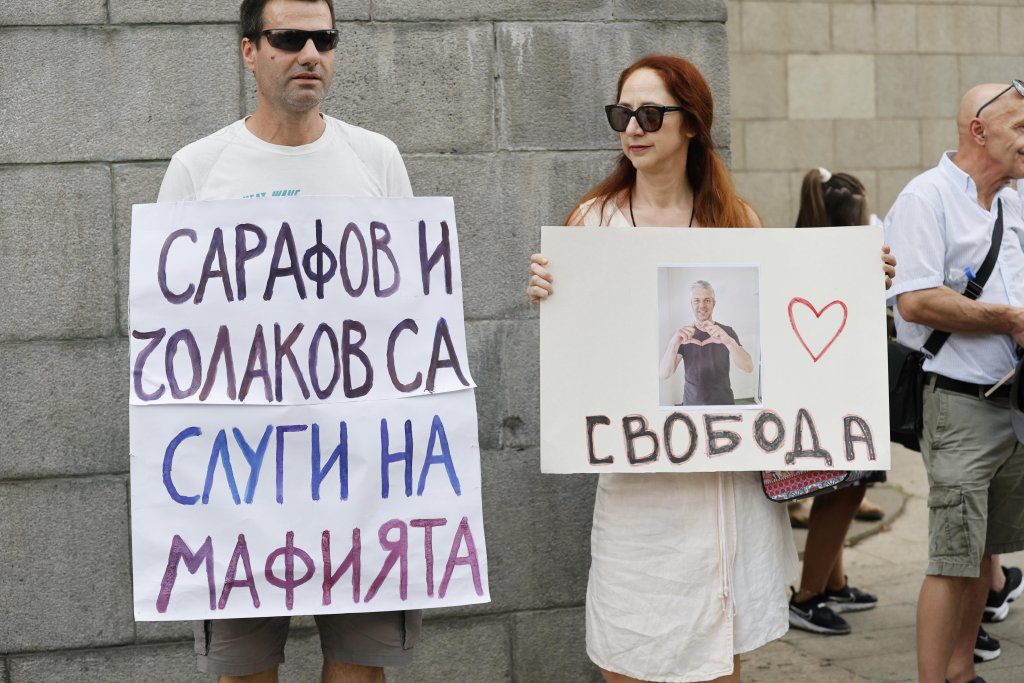 Протестът "Да свалим бухалките на деребеите" в снимки