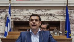Програмата бе одобрена с 251 гласа „за“, 32 против и 8 въздържали се. 9 депутати отсъстваха от продължилото до късно през нощта заседание, включително бившият финансов министър Янис Варуфакис
