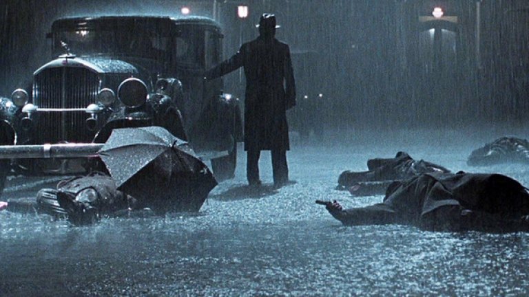 8. Път към отмъщение / Road to Perdition (2002) – Един от случаите, в които заглавието на български звучи някак странно. Но това по никакъв начин не лишава филма от качествата му. Действието се развива през 1931 г. в района на Чикаго. Синът на гангстера Майк Съливан (Том Ханкс) става свидетел на това как баща му и неговият партньор убиват човек. Партньорът решава, че трябва да премахне всички свидетели на случилото се, което води до война в организацията.