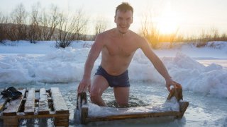 Има един народ, който е доказан експерт и пионер по плуването в ледени води
