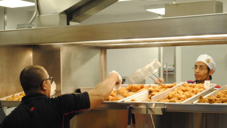 20 души работят в ресторанта на площад "Славейков"