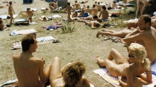 Bundesarchiv_Bild_183-1989-0710-419,_Berlin,_Müggelsee,_Sonnenbad