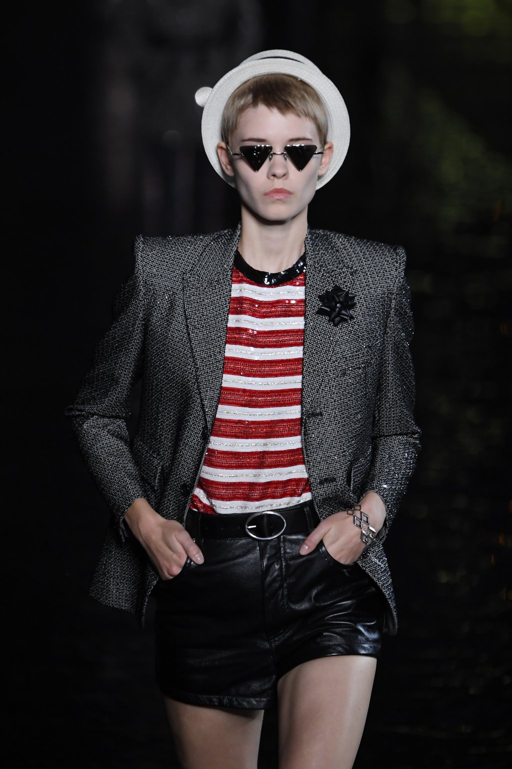 Модел на YSL за сезон пролет-лято  2019 година