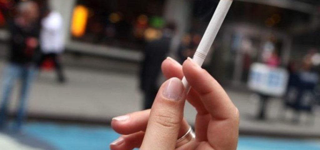 656341-smookingcigaretteAFP-1389133275-493-640x480