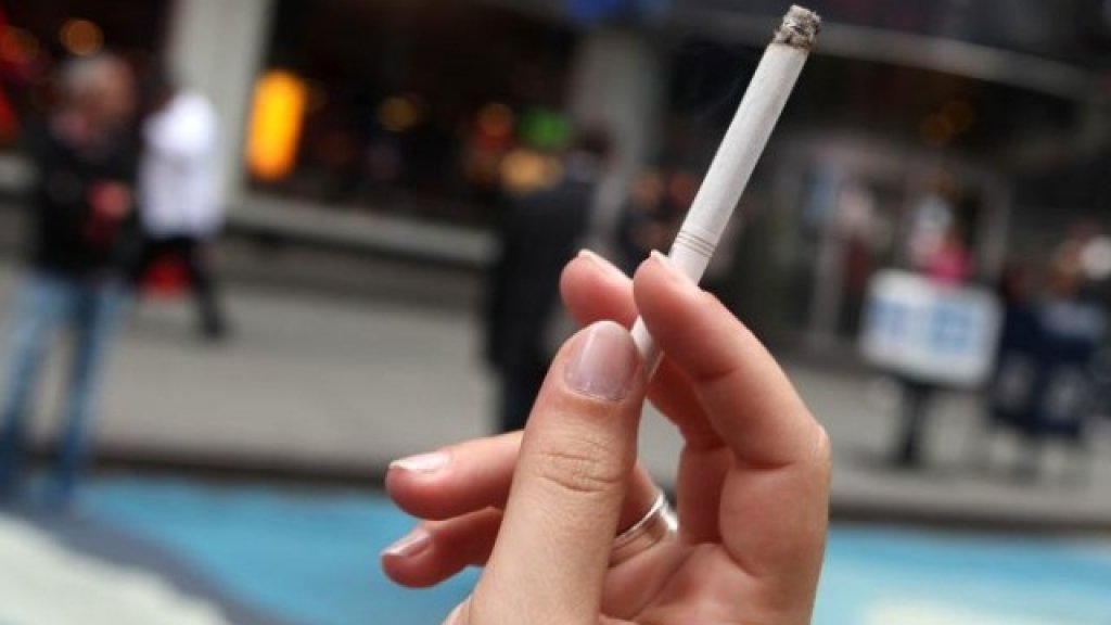 656341-smookingcigaretteAFP-1389133275-493-640x480