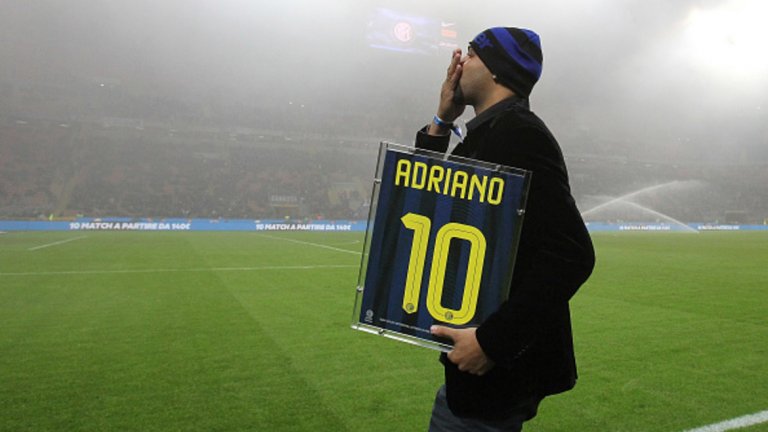Адриано (първи период)
За всичкия талант, който притежаваше, остава чувството, че бразилецът не успя да направи кариерата, за която бе роден. Но причините са много и за тях е ставало въпрос неведнъж. Адриано прекара два периода в Интер, а в първия не му дадоха много шансове. Така бразилецът трябваше да премине през Парма, където се превърна в голова машина, преди да бъде върнат на "Меаца".
