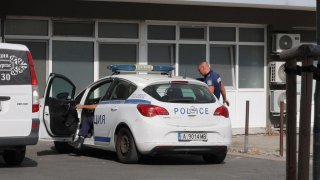 Пострадалите са петима души, сред които три деца
