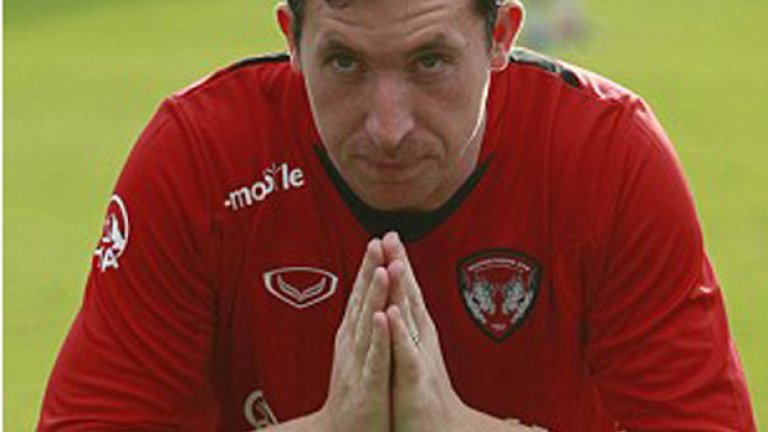 Господ идва в Тайланд. Фаулър поигра за Маутонг Юнайтед, бе и играещ треньор, стана и шампион. Наследи го Славиша Йоканович, който сега води Левски.