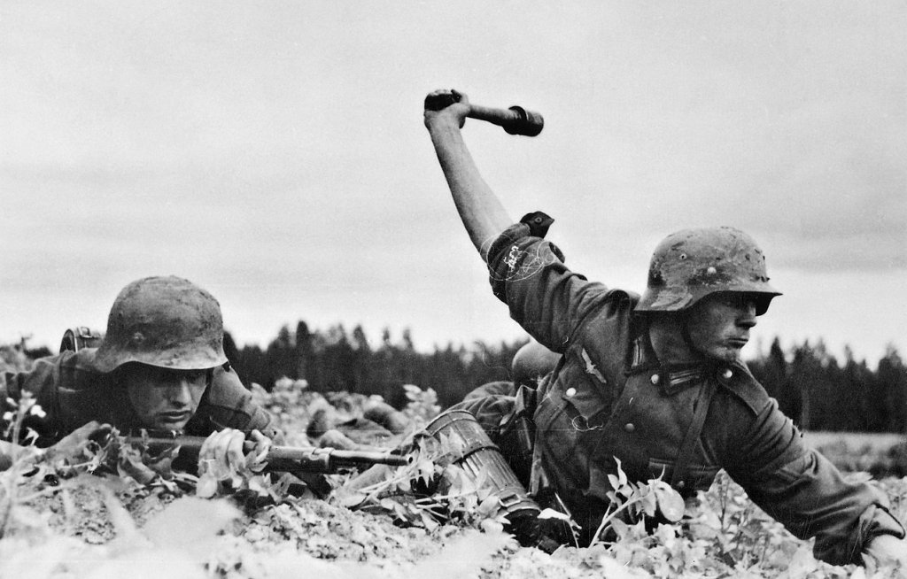 1280px-German_troops_in_Russia,_1941_-_NARA_-_540155