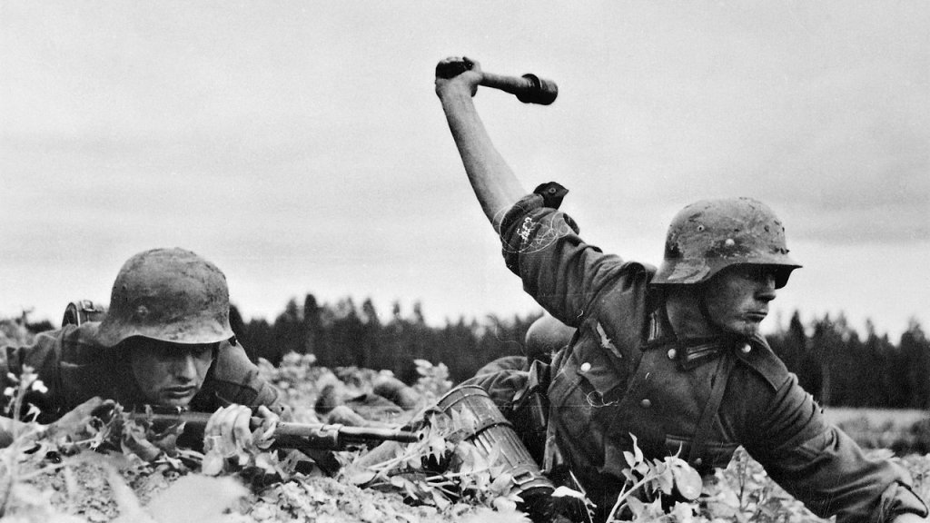 1280px-German_troops_in_Russia,_1941_-_NARA_-_540155