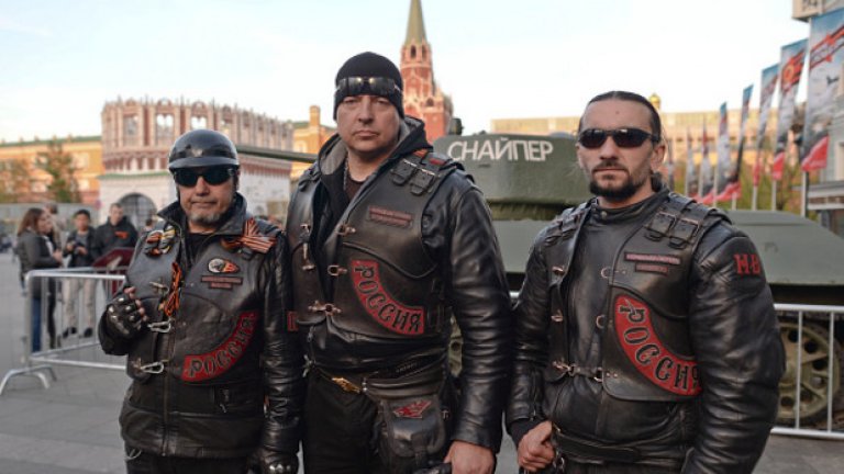 Противници и защитници на рокерската руска организация "Нощните вълци", поощрявана от Кремъл за заслуги в областта на "патриотичното възпитание на младежта" се сбиха на бензиностанция край Бургас