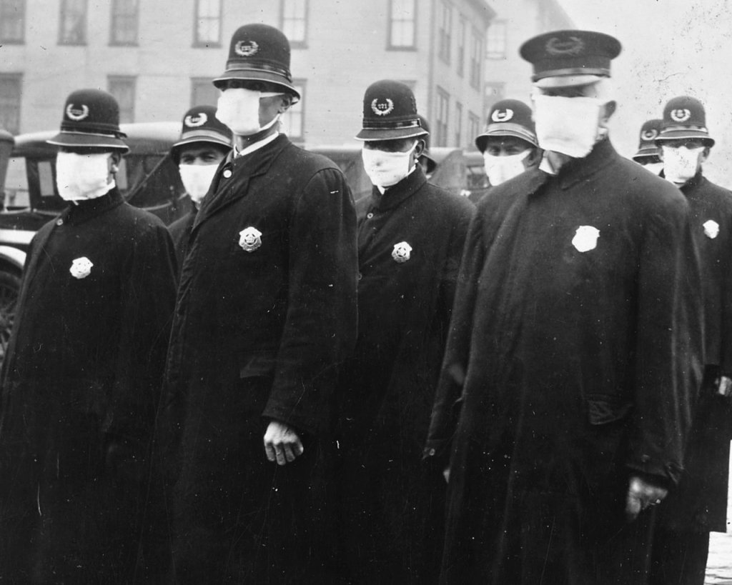 1280px-Spanish_flu_in_1918,_Police_officers_in_masks,_Seattle_Police_Department_detail,_from-_165-WW-269B-25-police-l_(cropped)