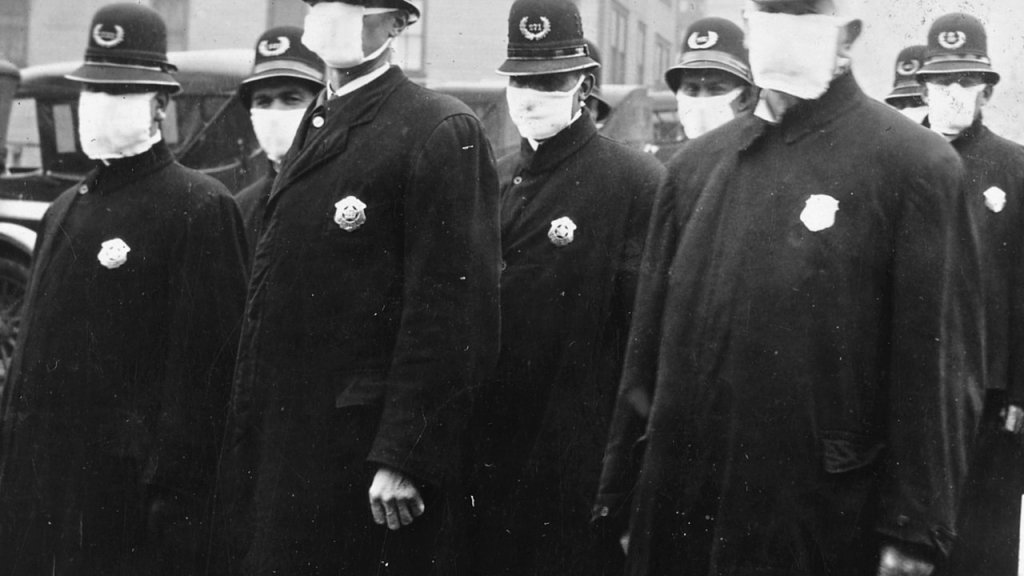 1280px-Spanish_flu_in_1918,_Police_officers_in_masks,_Seattle_Police_Department_detail,_from-_165-WW-269B-25-police-l_(cropped)