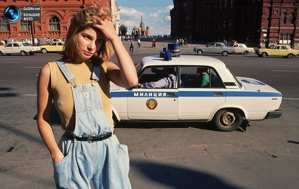 18-годишната проститутка Катя обикаля Червения площад в търсене на работа малко преди колапса на СССР през 1991-ва
