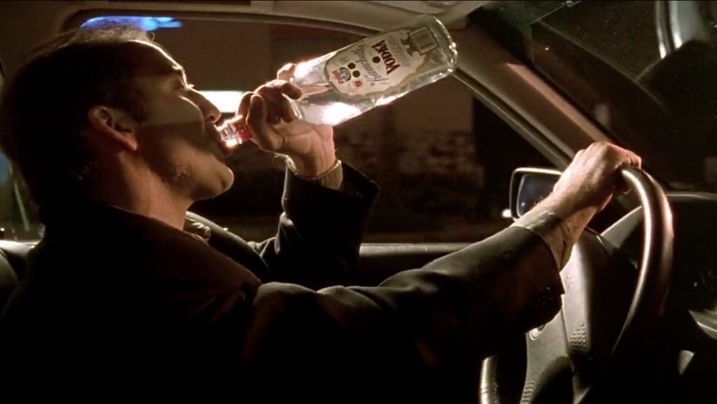 Никълъс Кейдж в \"Да напуснеш Лас Вегас\" (Leaving Las Vegas, 1995)
Пушекът направо излиза през екрана, когато  на него е Бен Сандърсън, който иска да се напие до припадък. Запоят ви е  гарантиран след този филм.  