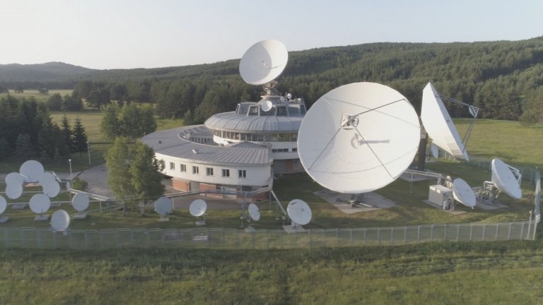 Общо антените в модернизираната наземна станция за сателитни връзки „Плана“ са 50. Телепортът вече е собственост на VIVACOM, които за последните 7 години влагат  в модернизацията на станцията 10 млн. лв.

