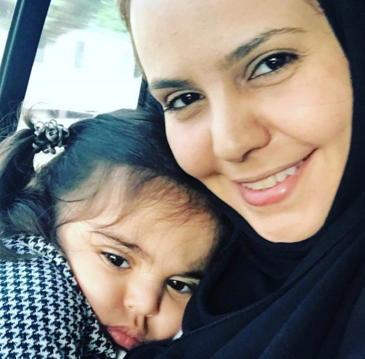 Еман ал Нафджан 
 
Тя е една от най-популярните личности в онлайн-пространството в Саудитска Арабия, като много от публикациите й са свързани с протести срещу забраната жени да шофират в родната й страна. Блогът й е един от първите сайтове, който чуждестранните журналисти посещават при подготовката на пътуване в Рияд. През май Ал Нафджан беше арестувана заедно с още няколко правозащитнички. Държавните медии я наричат "предателка", а обвинението срещу нея може да й донесе до 20 години затвор. Случаят с Еман е доказателство, че колкото и да се реформира саудитското кралство, все още продължава да заглушава критичните гласове.