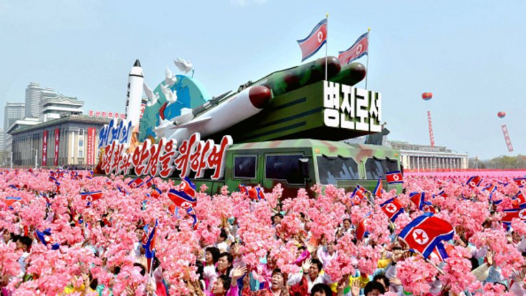 На 15 април Северна Корея демонстрира новите си ракети на показен военен парад. Ден по-късно страната изтреля една от тях, но опитът е претърпял неуспех.