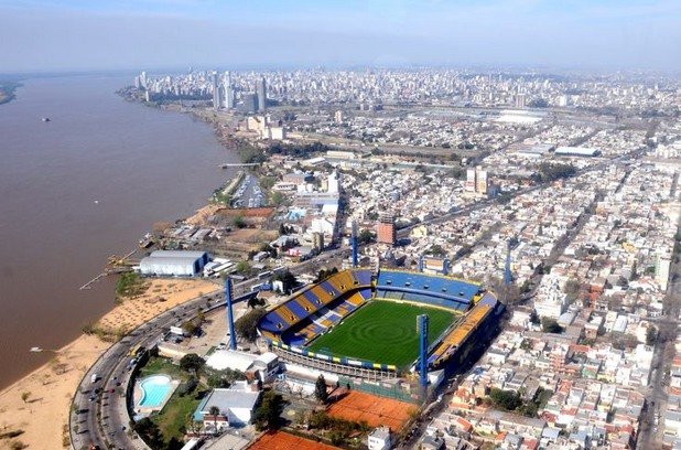 "Хиханте де Ароито", Росарио, Аржентина. Тук играе Росарио Сентрал, а 41 465 зрители се стичат на арената, която е разположена на невероятно място. Стадионът е разположен на брега на огромната река Парана.