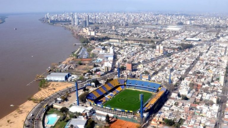 "Хиханте де Ароито", Росарио, Аржентина. Тук играе Росарио Сентрал, а 41 465 зрители се стичат на арената, която е разположена на невероятно място. Стадионът е разположен на брега на огромната река Парана.
