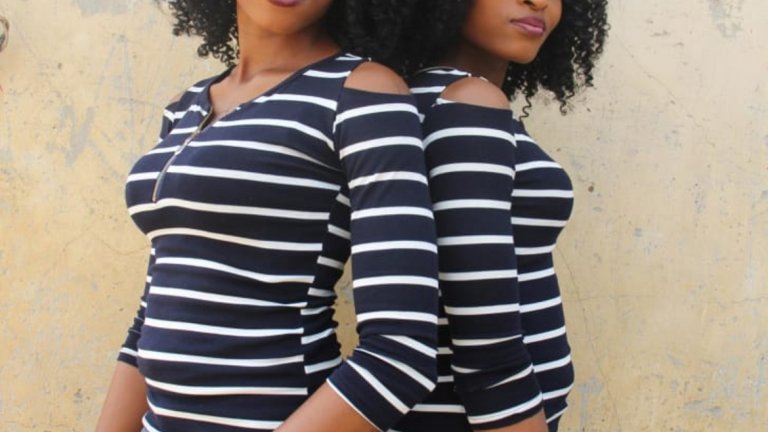 Или какво е да си близнак, в едно общество, което или вярва, че имаш магия в себе си, или смята, че си обладан от демони. А на всичкото отгоре всеки те смята за едно и също същество с брат ти/сестра ти.