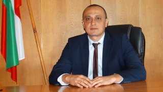 Досегашният директор бе преназначен като замесник