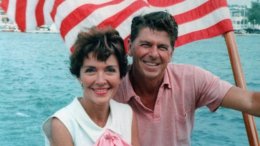 Ronald_Reagan_and_Nancy_Reagan_aboard_a_boat_in_California_1964